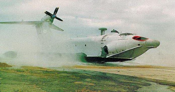A-90 \"Orlyonok\" hovering above the ground A-90 “Orlyonok” above ground