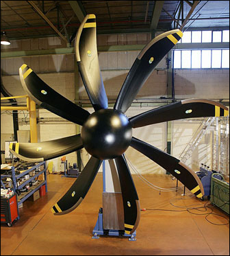 A modern propeller with scimitar-shaped blades for Airbus A-400M A modern propeller with scimitar-shaped blades for Airbus A-400M